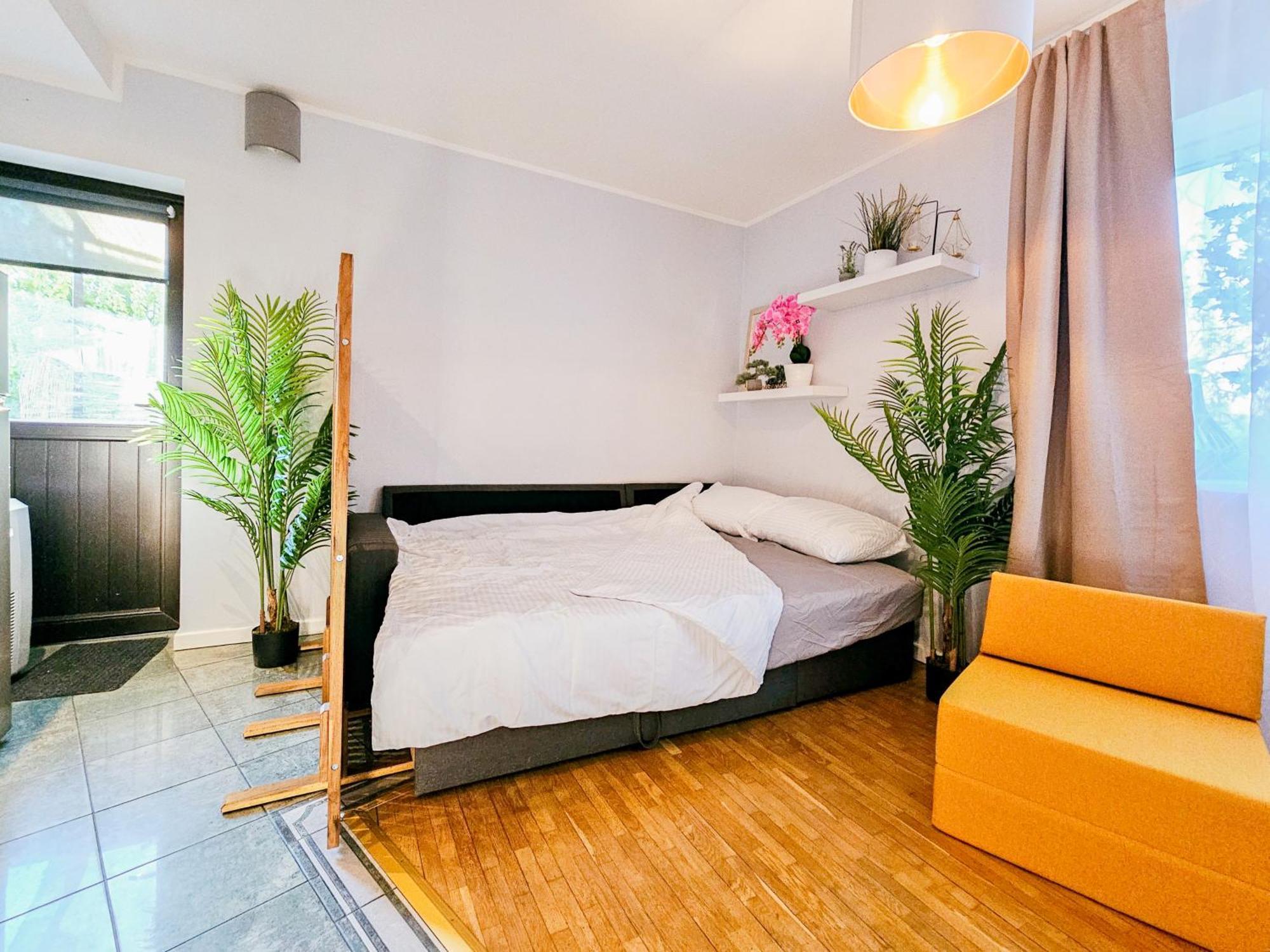 Lägenhet Cofy - Centrally Located, Quiet District, Air-conditioning, Free Parking, 24-7 Express Check-in-out, Close To Sea And Everything Need For Living! *