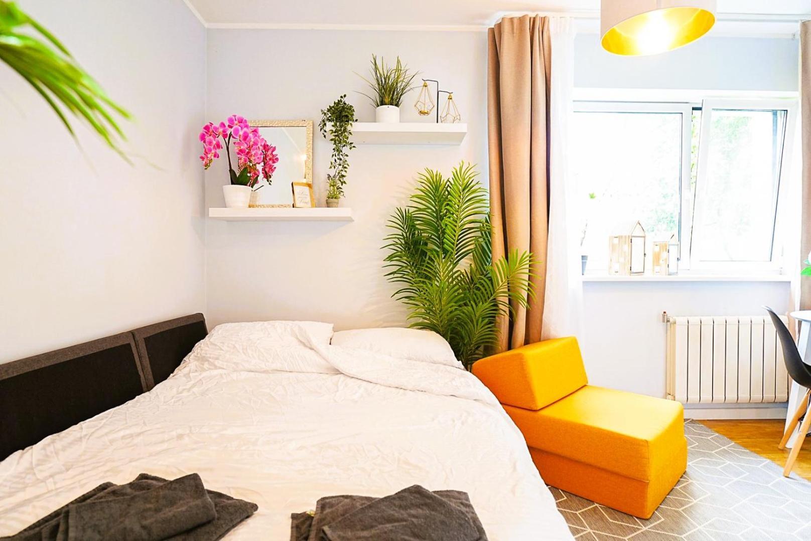 Cofy - Centrally Located, Quiet District, Air-conditioning, Free Parking, 24-7 Express Check-in-out, Close To Sea And Everything Need For Living!