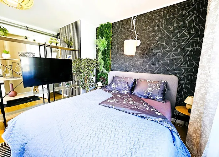 Cofy Rentals - Centrally Located, Quiet District, Air-Conditioning, Free Parking, 24-7 Express Check-In-Out, Close To Sea And Everything You Need For Living!