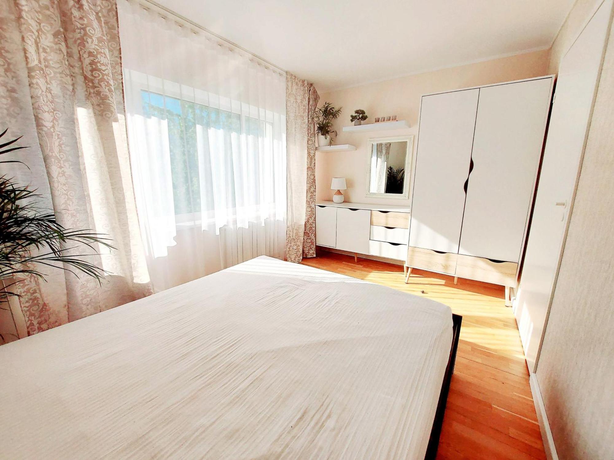 Cofy - Centrally Located, Quiet District, Air-conditioning, Free Parking, 24-7 Express Check-in-out, Close To Sea And Everything Need For Living! Tallinn