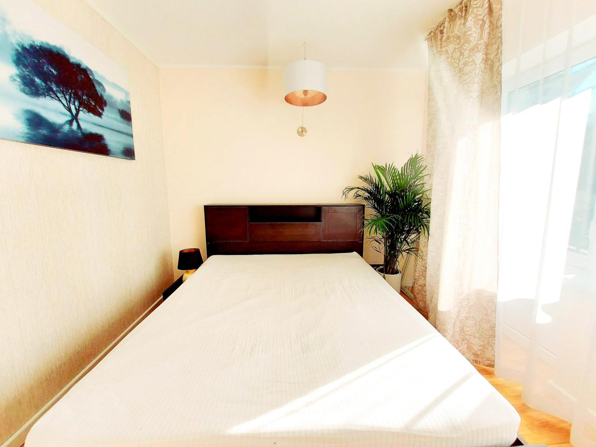 Cofy - Centrally Located, Quiet District, Air-conditioning, Free Parking, 24-7 Express Check-in-out, Close To Sea And Everything Need For Living!